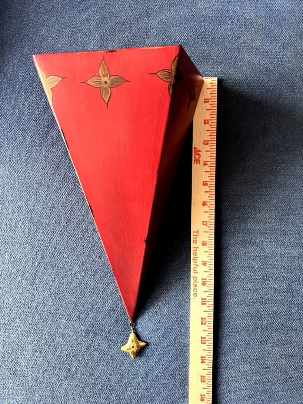 SOUTHERN LIVING Red Metal Triangular Wall Sconce Shelf Floral 14"L x 8"W Painted - Picture 3 of 9